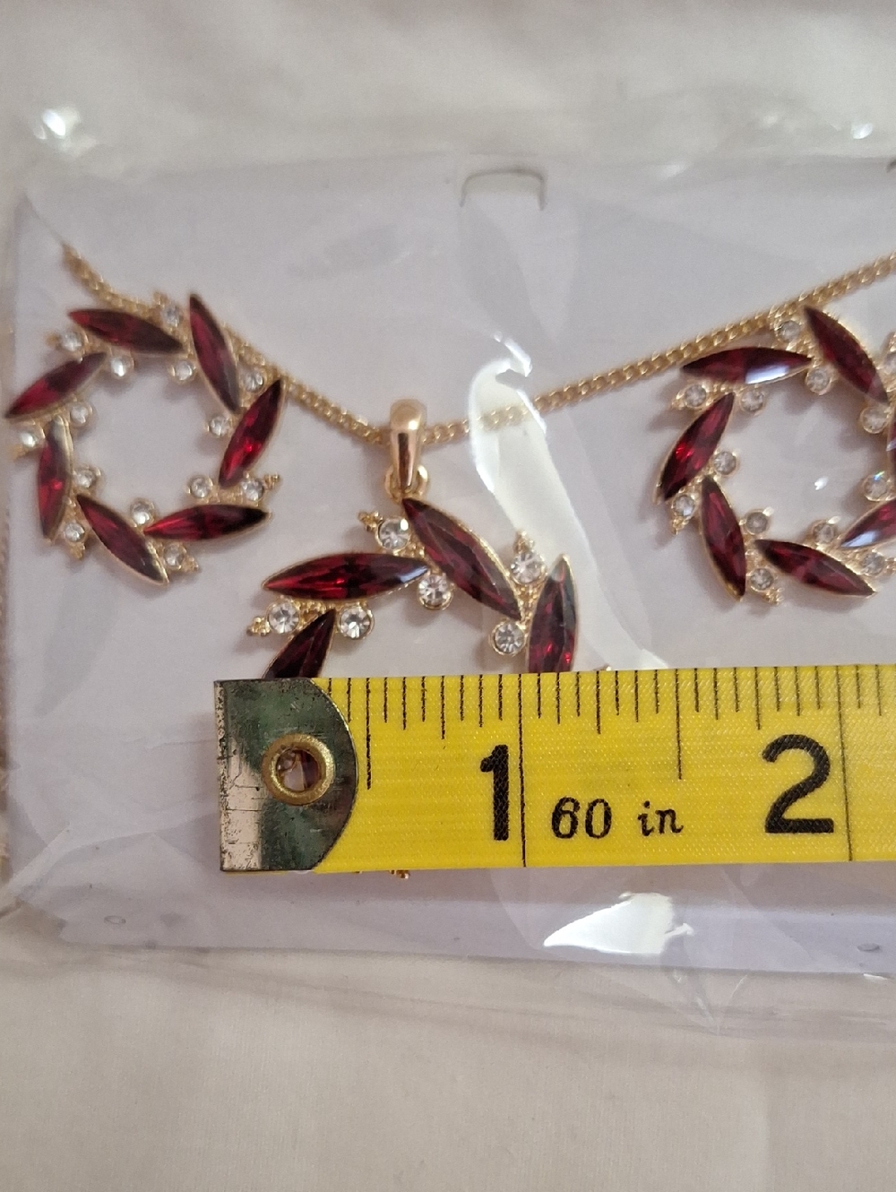 Avon Red Festive Facets Necklace and Earring Set - Picture 11 of 12